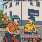 Das Bild ist im Comic Stil gezeichnet und zeigt zwei Personen mit Helm die auf einem Bobby Car sitzen. Im Hintergrund ist das Brauhaus und eine kleine, jubelnde Menge.
